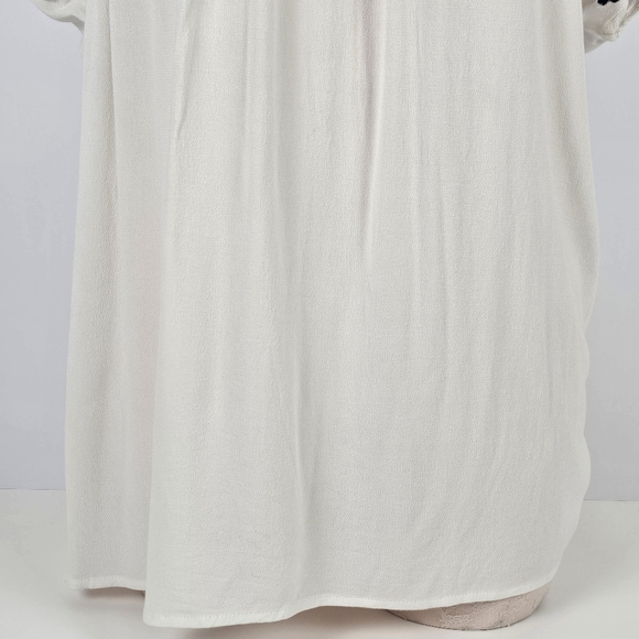 Torrid Ivory Boho Embroidered Peasant Tunic Top Women's Size 0 (Fits L/XL) - Picture 3 of 12
